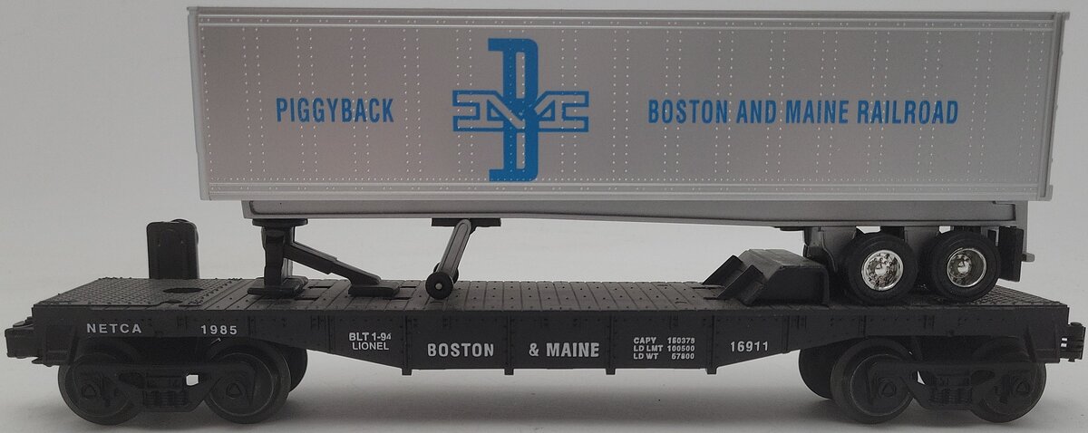 Lionel 6-16911 O Gauge Boston & Maine Flatcar with Piggyback Trailer EX/Box