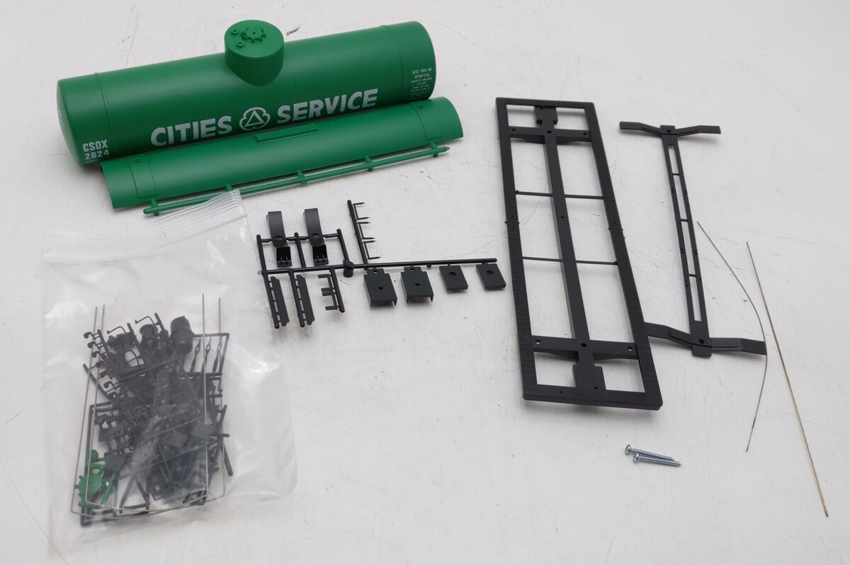 Red Caboose O Scale Type 103 W  3 Rail, 10,000 Gallon Tank Car NIB