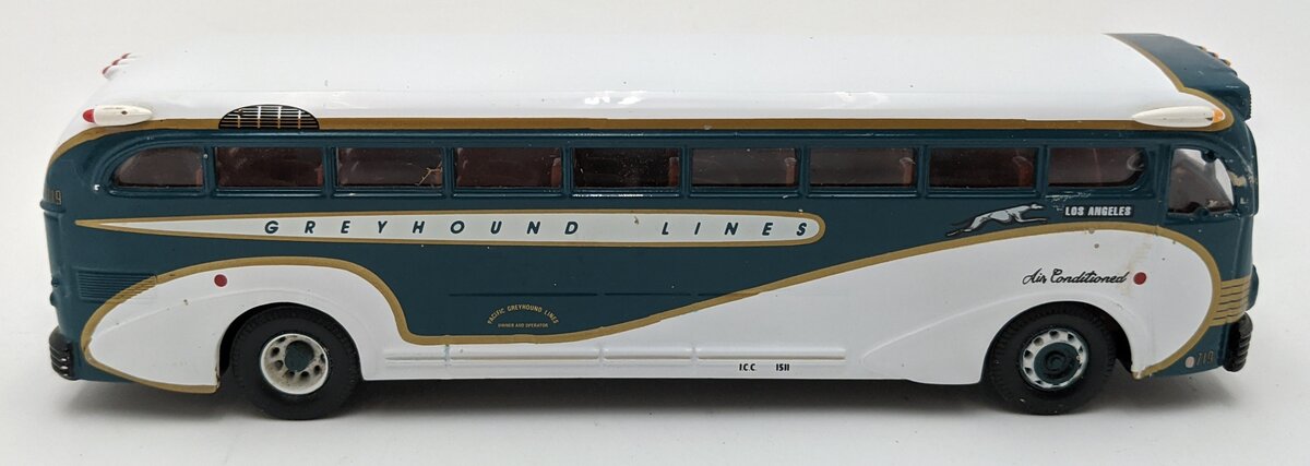 Corgi 98462 1:50 Atlantic Greyhound Lines Yellow Coach 743 Bus VG/Box