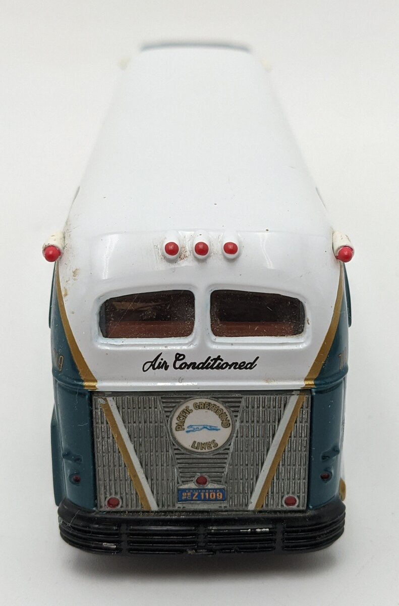 Corgi 98462 1:50 Atlantic Greyhound Lines Yellow Coach 743 Bus VG/Box
