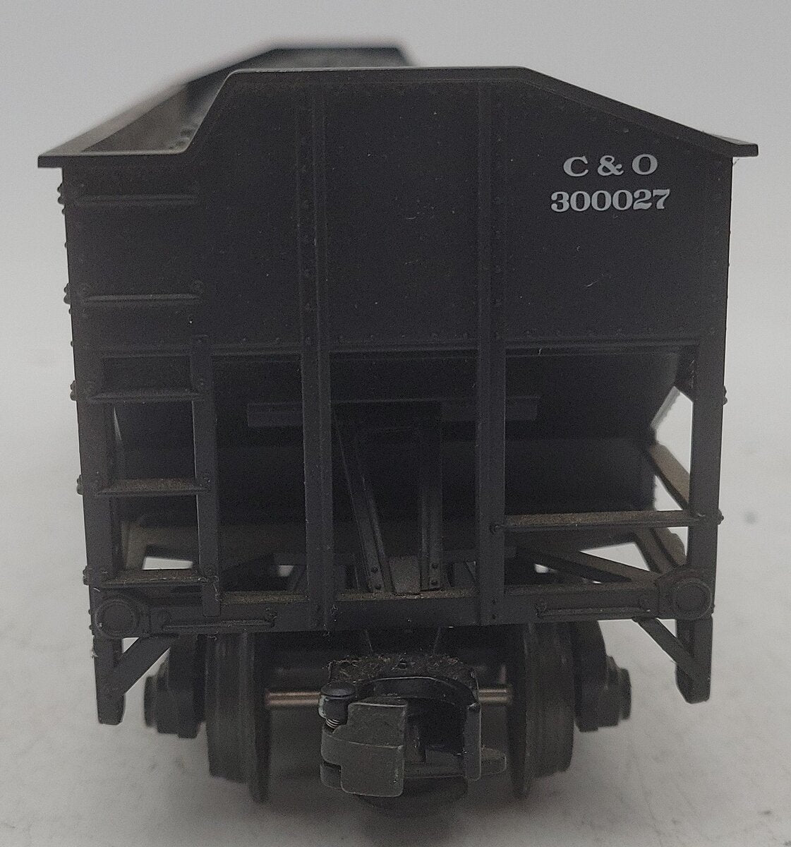 MTH 20-97416 O Gauge Chesapeake & Ohio 2-Bay Hopper w/Coal Load EX/Box