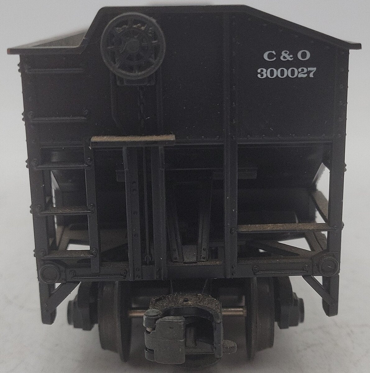 MTH 20-97416 O Gauge Chesapeake & Ohio 2-Bay Hopper w/Coal Load EX/Box
