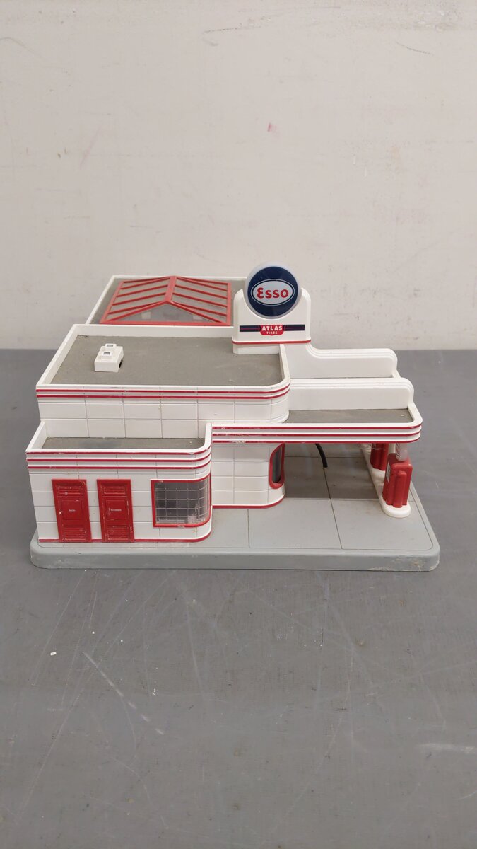 MTH 30-9106 O Gauge Esso Operating Gas Station EX/Box