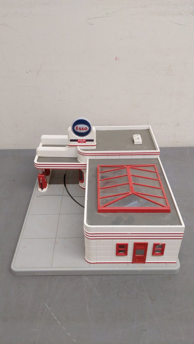 MTH 30-9106 O Gauge Esso Operating Gas Station EX/Box