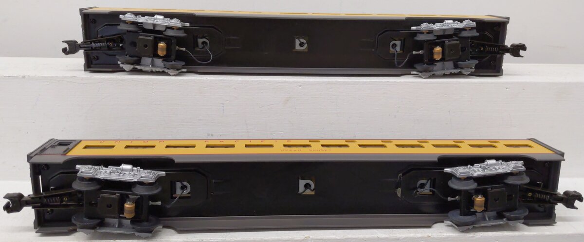 MTH 20-6606 O Gauge Union Pacific 70' Aluminum Slpr/Diner Passenger 2-Car Set EX/Box
