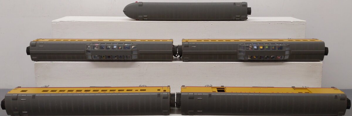 MTH 20-6538 O Gauge Union Pacific 70' Streamlined Passenger Car Set (Set of 5) EX/Box