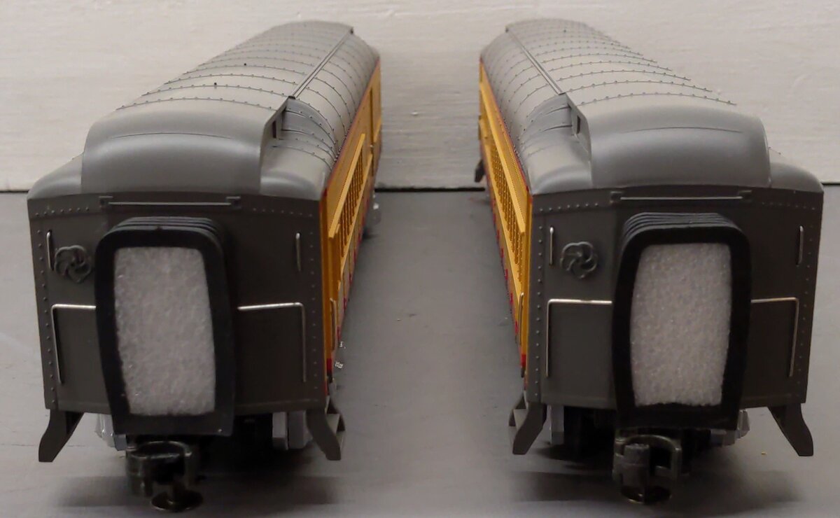 MTH 20-4152 O Union Pacifc 70' Madison Comb/Din Passenger Set (Set of 2) EX/Box