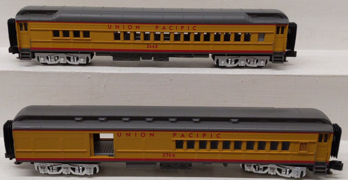 MTH 20-4152 O Union Pacifc 70' Madison Comb/Din Passenger Set (Set of 2) EX/Box