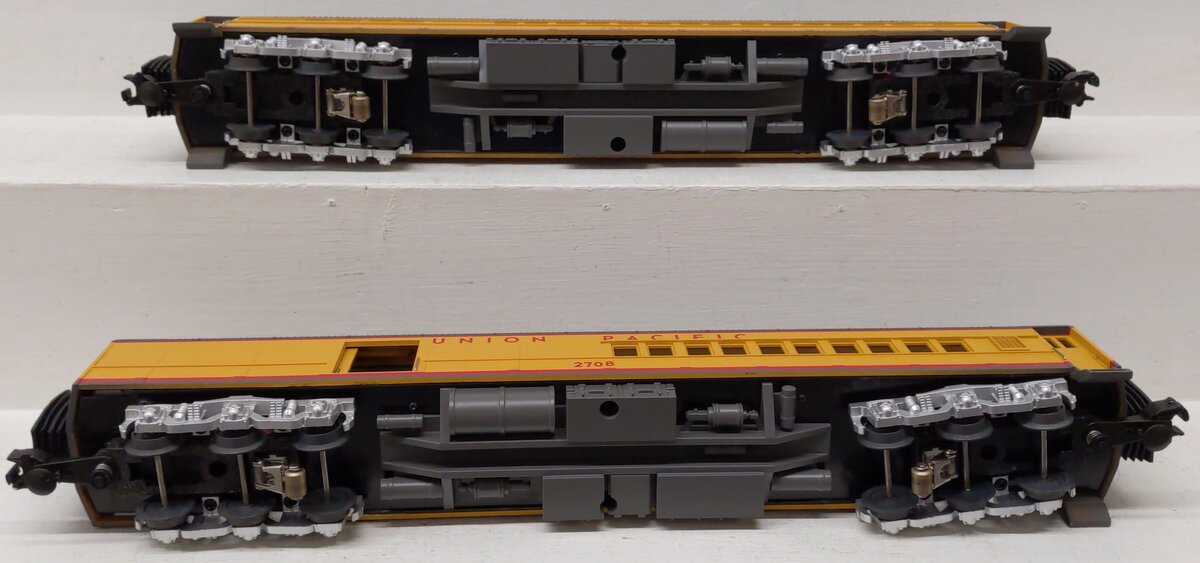 MTH 20-4152 O Union Pacifc 70' Madison Comb/Din Passenger Set (Set of 2) EX/Box