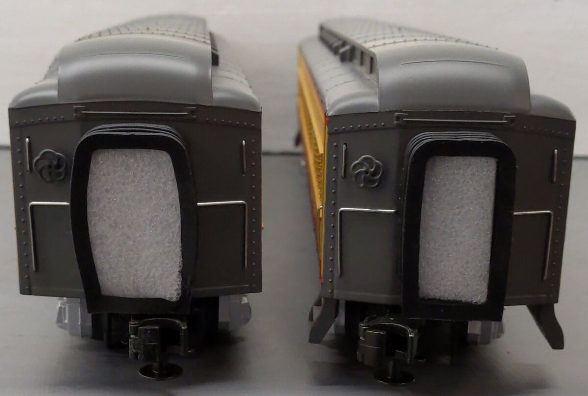MTH 20-4152 O Union Pacifc 70' Madison Comb/Din Passenger Set (Set of 2) EX/Box