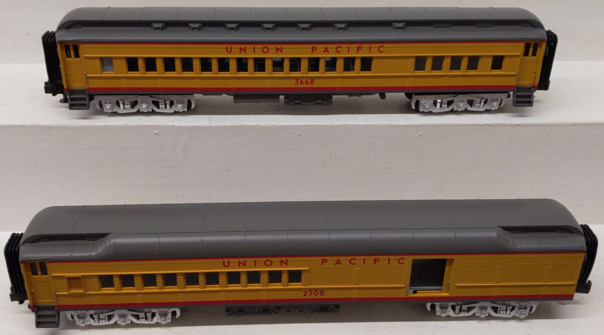 MTH 20-4152 O Union Pacifc 70' Madison Comb/Din Passenger Set (Set of 2) EX/Box