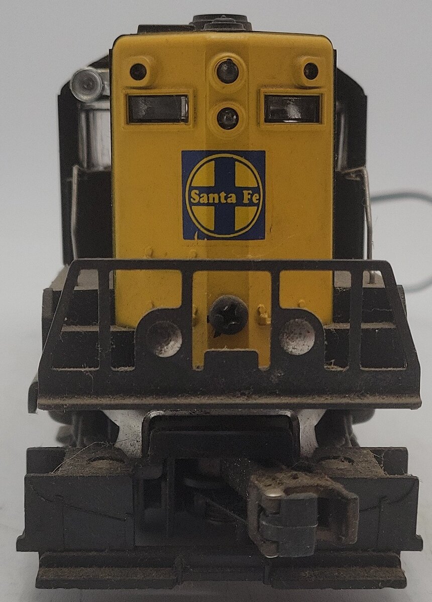 Lionel 6-8250 O Gauge Santa Fe GP9 Powered Diesel Engine #8250 VG/Box