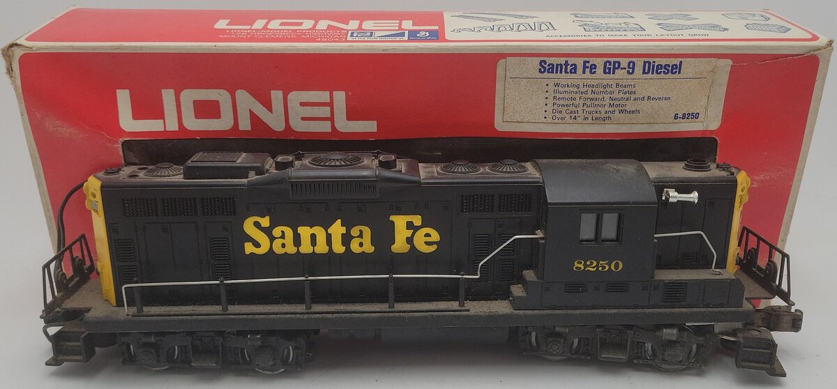Lionel 6-8250 O Gauge Santa Fe GP9 Powered Diesel Engine #8250 VG/Box
