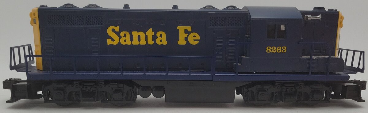 Lionel 6-18573 O Gauge Santa Fe GP9 Diesel Locomotive #8263 VG/Box