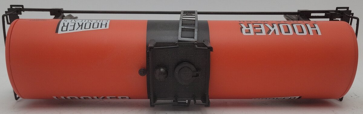 Lionel 6-17909 O Gauge Hooker Chemicals Unibody Tank Car EX/Box