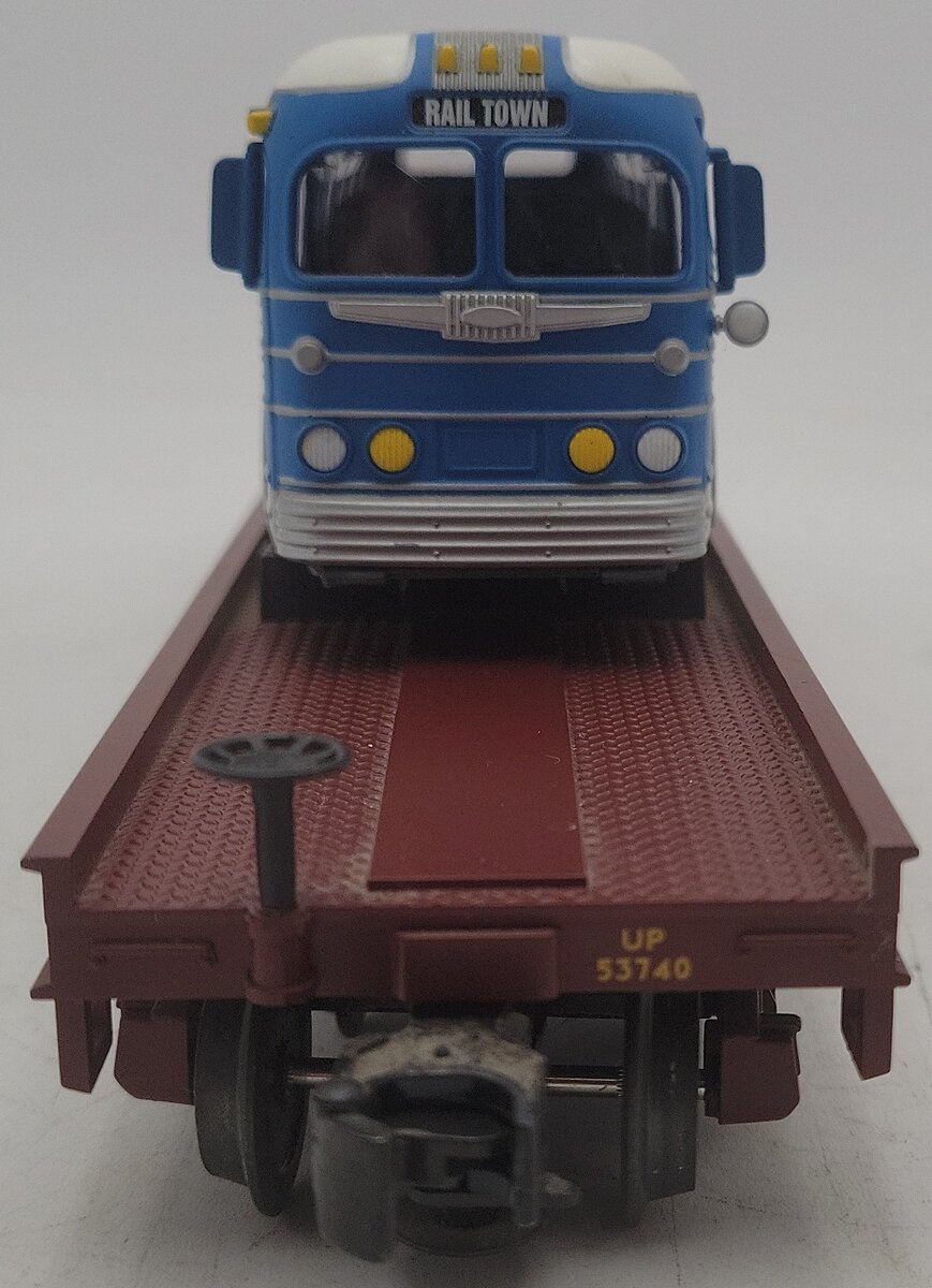 MTH 20-98163 O Gauge Union Pacific Flatcar w/Die-Cast Greyhound Bus #53740 VG/Box