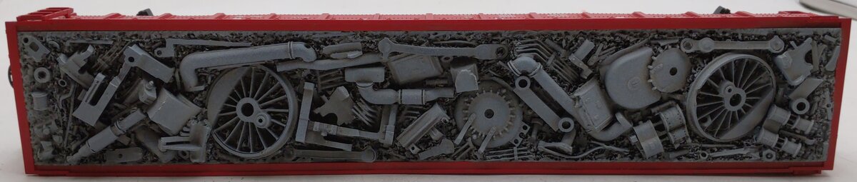MTH 20-98020 Santa Fe Gondola with Junk Load LN/Box