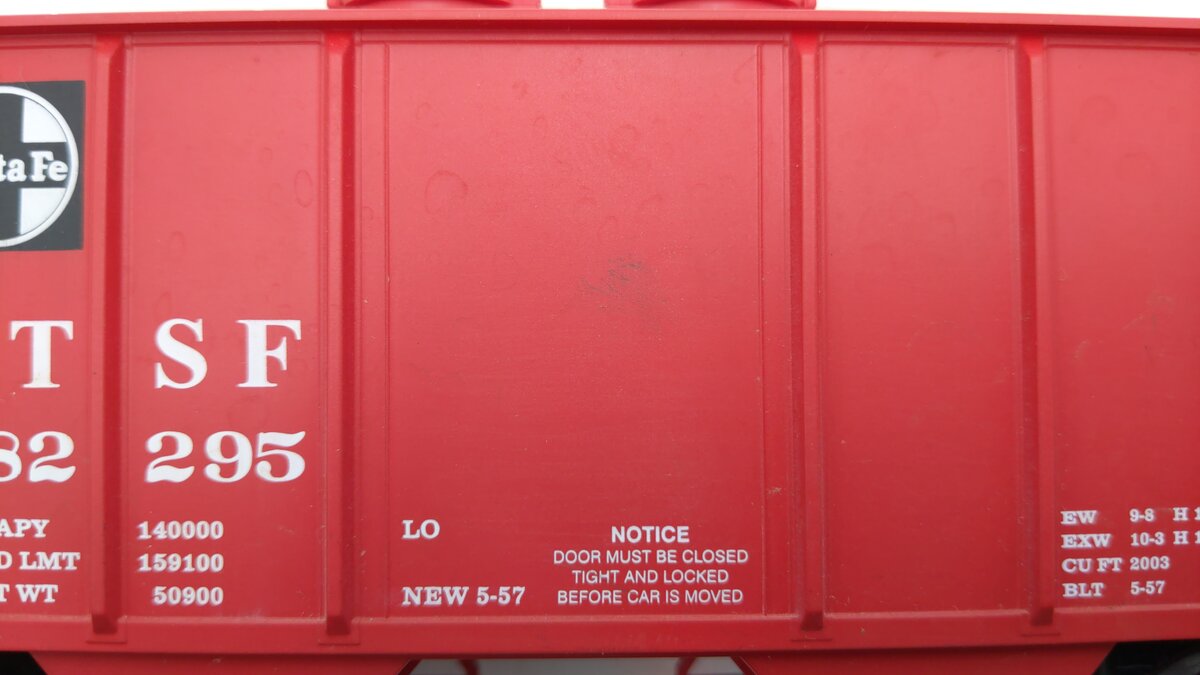 MTH 20-97120 O Guage Santa Fe PS-2 2-Bay Covered Hopper #82295 EX/Box
