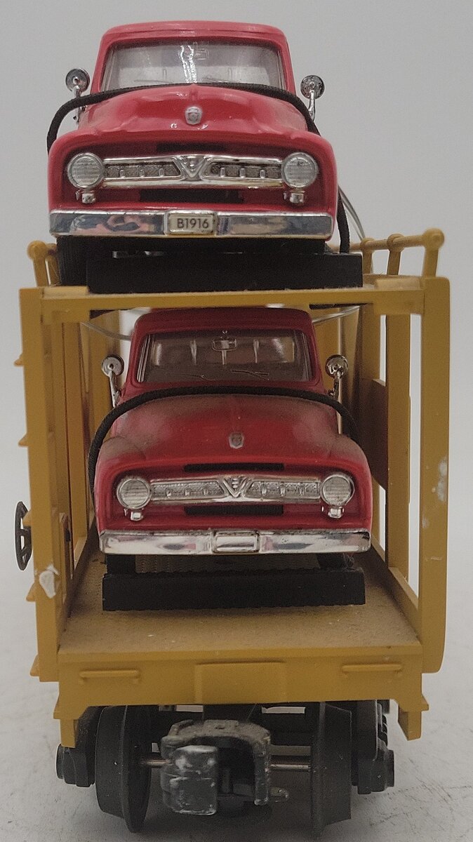 MTH 30-76065 O Union Pacific Auto Carrier Flat Car with ‘53 Ford Pickups #54101 VG/Box