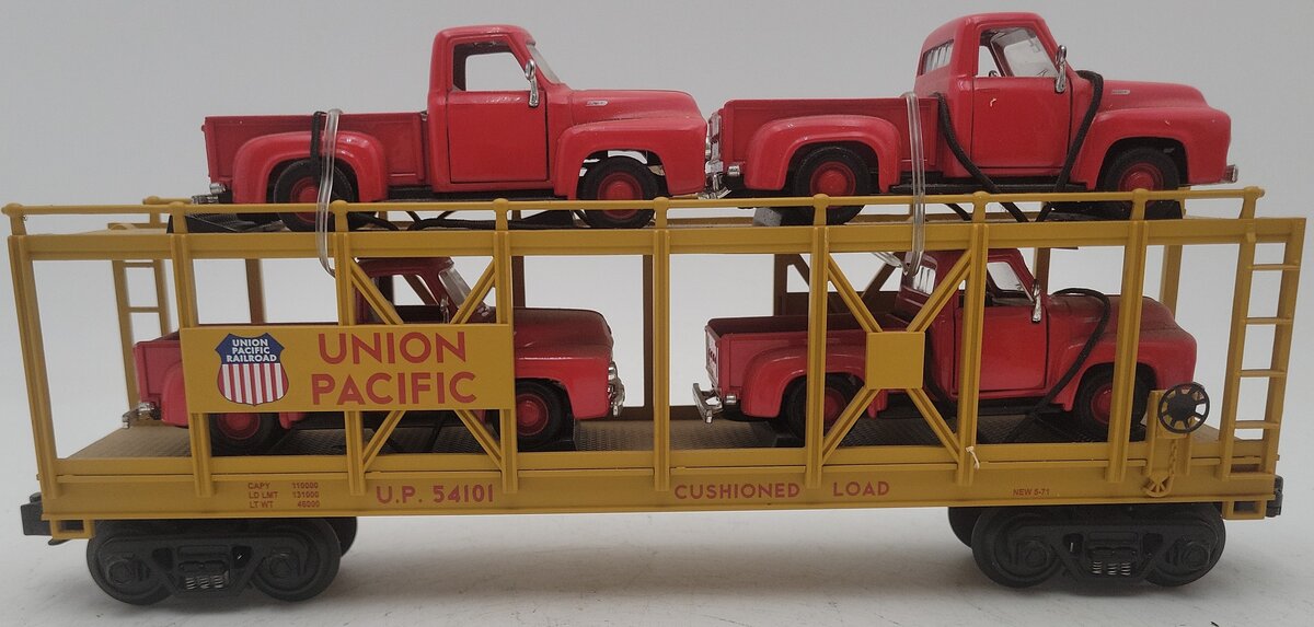 MTH 30-76065 O Union Pacific Auto Carrier Flat Car with ‘53 Ford Pickups #54101 VG/Box