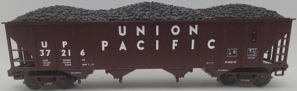 MTH 20-97403 O Union Pacific 4-Bay Hopper w/ Coal Load #37216 EX/Box