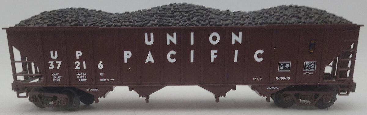 MTH 20-97403 O Union Pacific 4-Bay Hopper w/ Coal Load #37216 EX/Box