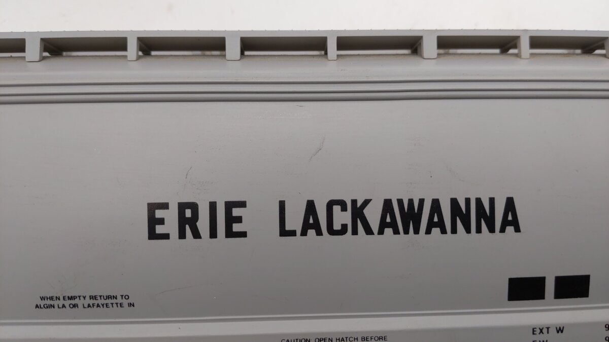 Lionel 6-17112 O Gauge Erie Lackawanna ACF Center Flow 3-Bay Hopper EX/Box