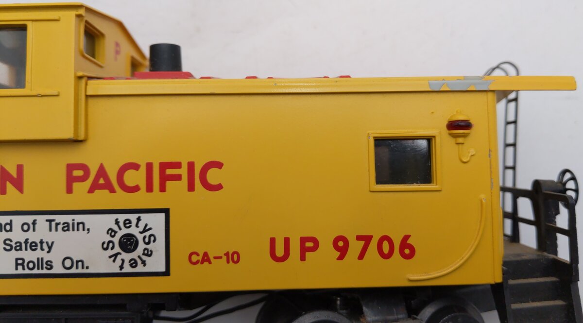 Lionel 6-19706 O Union Pacific Extended Vision Smoking Illuminated Caboose #9706 VG/Box