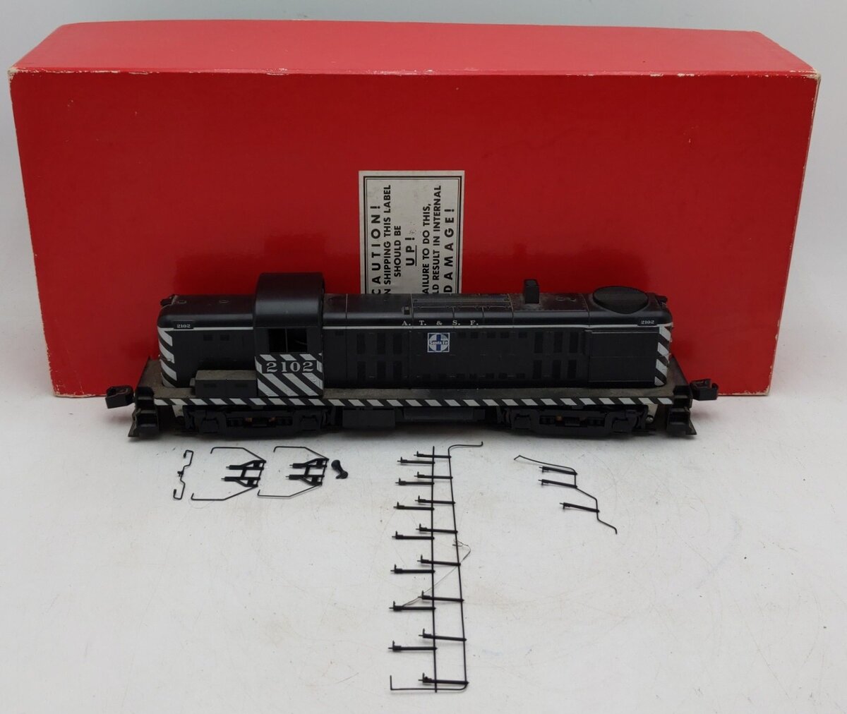 Weaver 5508 O Santa Fe RS-3 Powered Diesel Locomotive #2102 -  Hi-Rail EX/Box