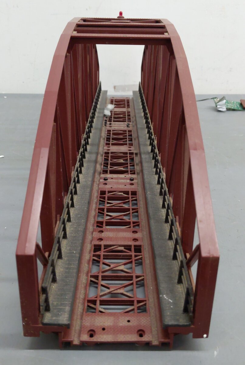 MTH 40-1031 O Gauge 30 Inch Rust Colored Steel Arch Bridge w/ Piers VG/Box
