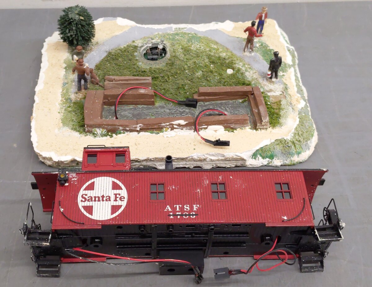 K-Line K424012 Atchison, Topeka & Santa Fe Caboose Yard Office EX/Box