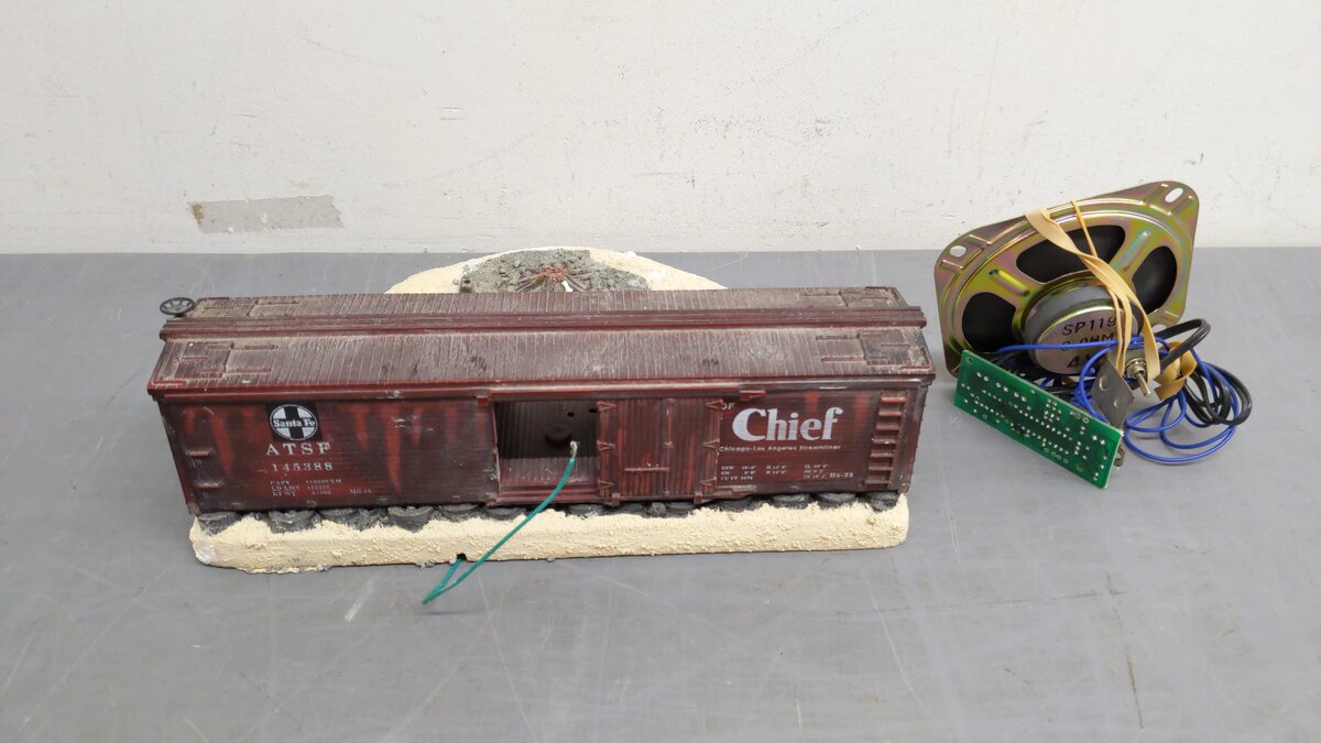 Lionel 6-14080 O Gauge Operating Hobo Hotel EX/Box