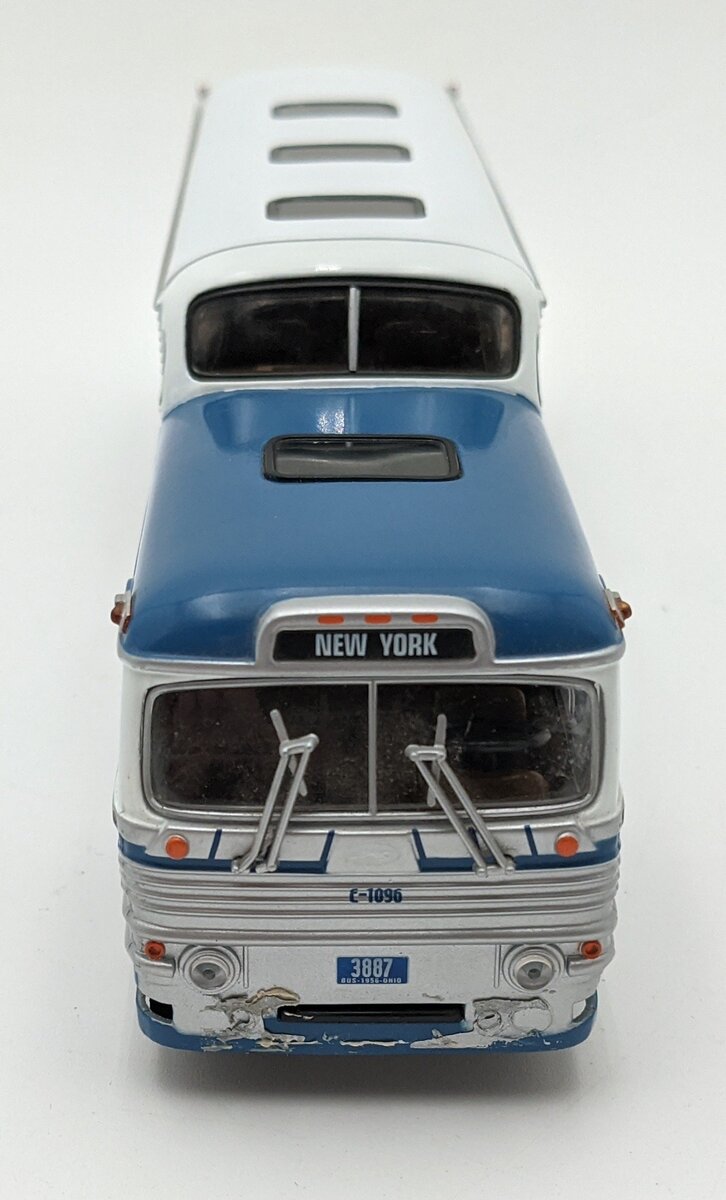 Corgi US54407 1:50 Greyhound Scenicruiser New York, NY Limited Edition Replica VG/Box