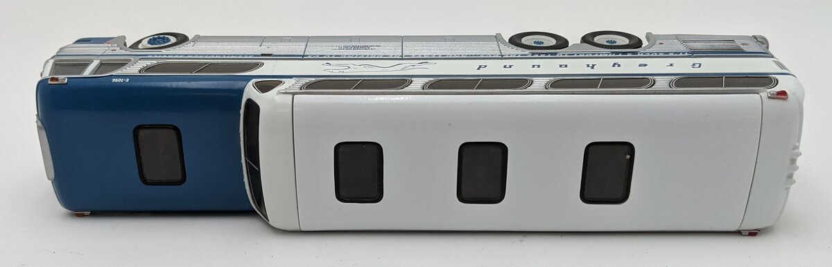 Corgi US54407 1:50 Greyhound Scenicruiser New York, NY Limited Edition Replica VG/Box