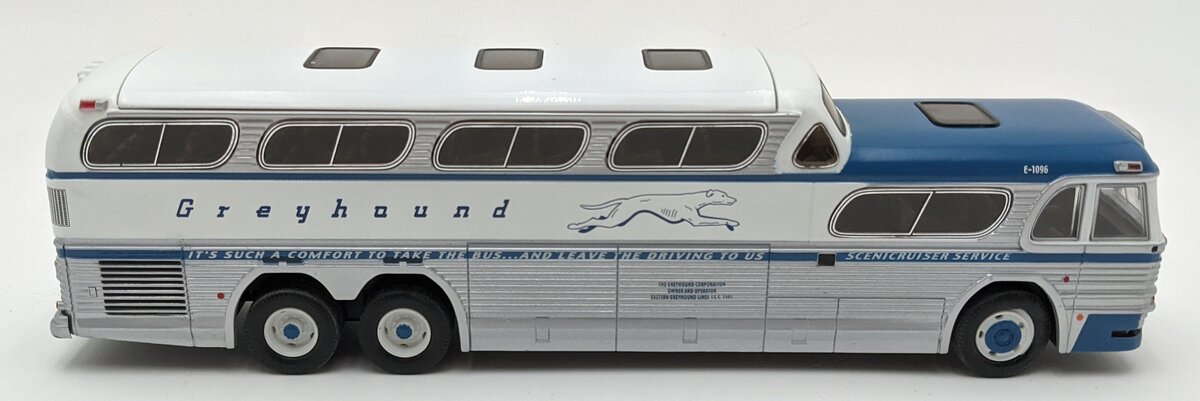 Corgi US54407 1:50 Greyhound Scenicruiser New York, NY Limited Edition Replica VG/Box