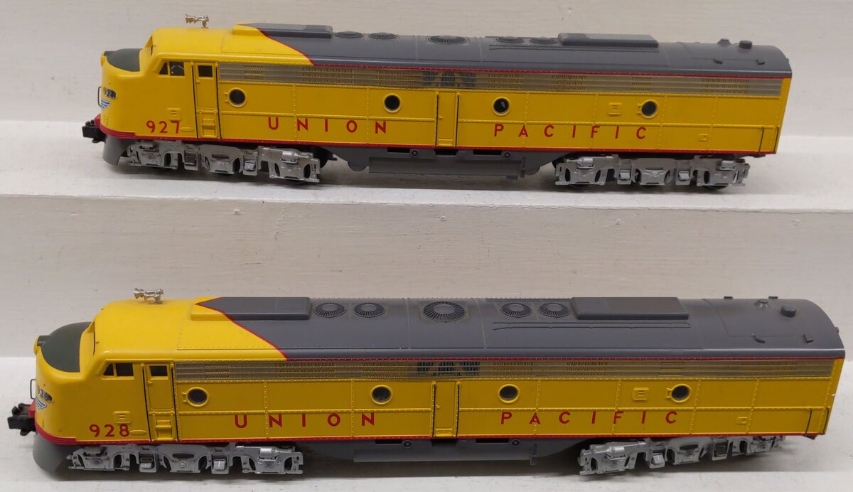Weaver O Union Pacific EMD E-8 AA Diesel Locomotives - 3-Rail EX/Box
