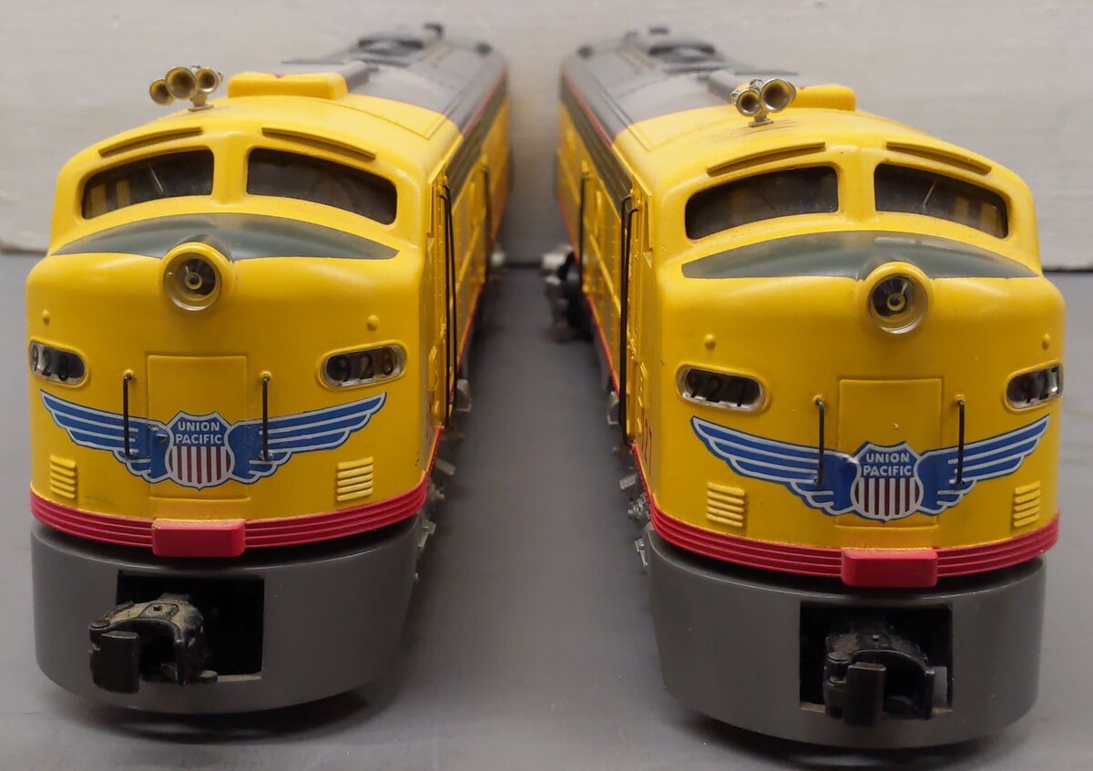 Weaver O Union Pacific EMD E-8 AA Diesel Locomotives - 3-Rail EX/Box