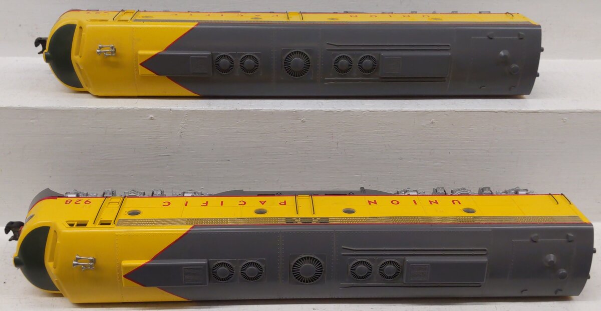 Weaver O Union Pacific EMD E-8 AA Diesel Locomotives - 3-Rail EX/Box