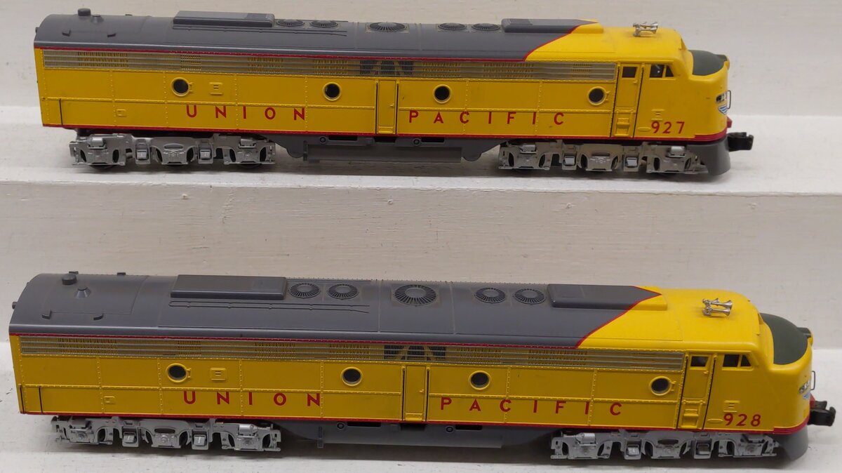 Weaver O Union Pacific EMD E-8 AA Diesel Locomotives - 3-Rail EX/Box