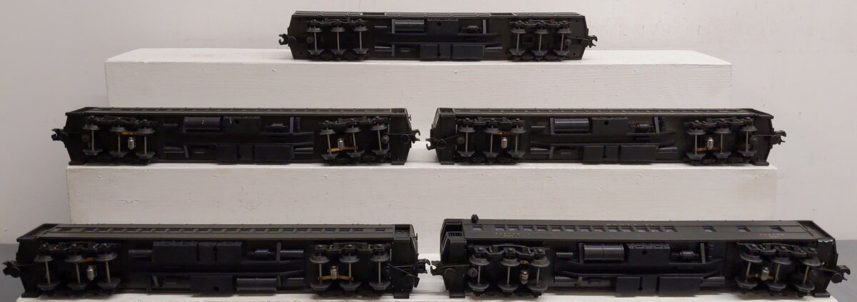 MTH 20-4007 O Santa Fe/Green Premier 70' Madison Passenger 5 Car Set EX/Box