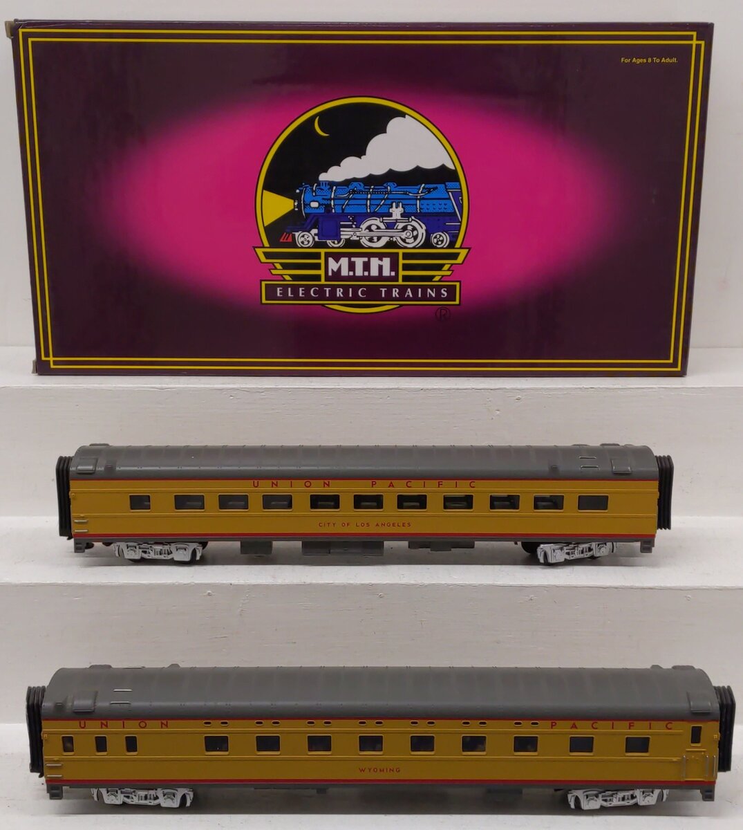 MTH 20-6638 O UP 70' Streamlined Sleeper/Diner Passenger Car Set (Set of 2) EX/Box