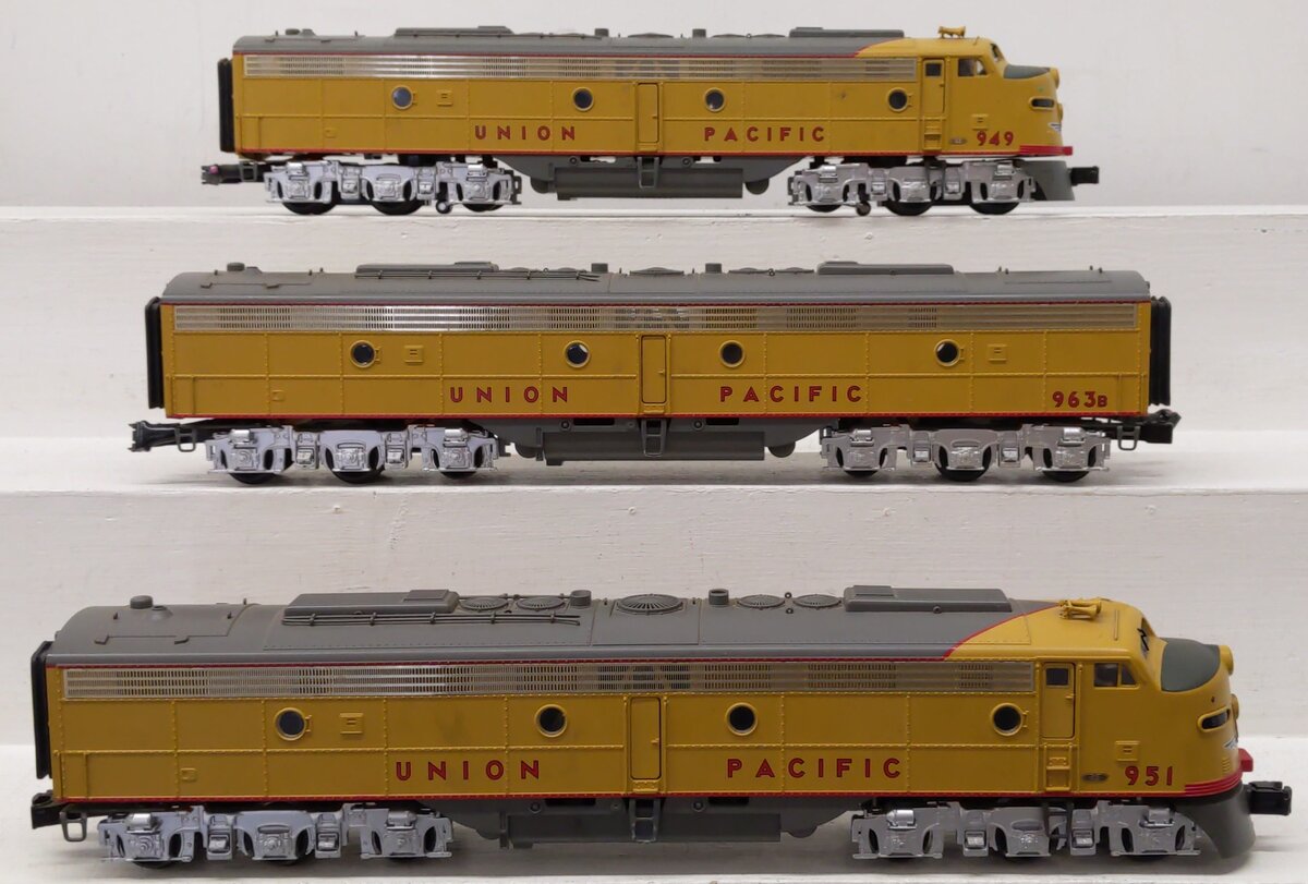 MTH 20-2208-1 O Union Pacific E-8 ABA Diesel Engine Set #951/963B/949 w/PS1 EX/Box
