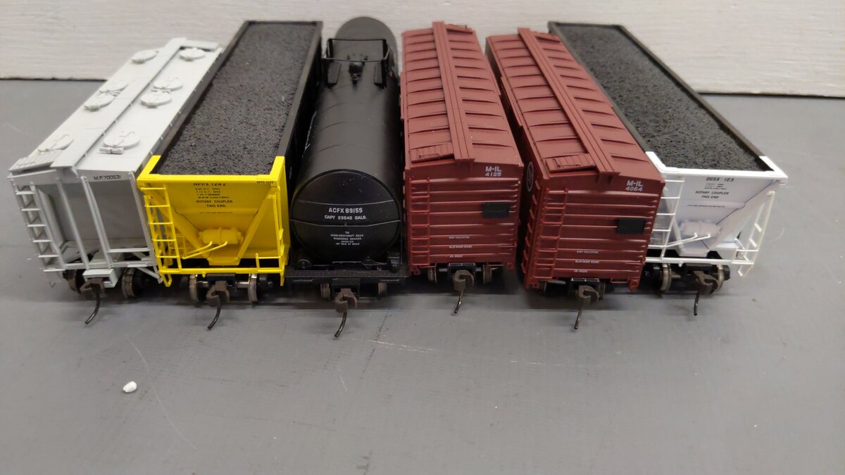 Atlas HO Scale Assorted Freight Cars 1242, 4064, 123, 4125, 89155, 700531 [6] LN/Box