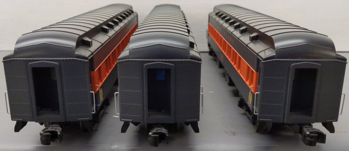 Lionel 6-15570 Long Island 18 inch Heavyweight Passenger Cars (Set of 3) EX/Box