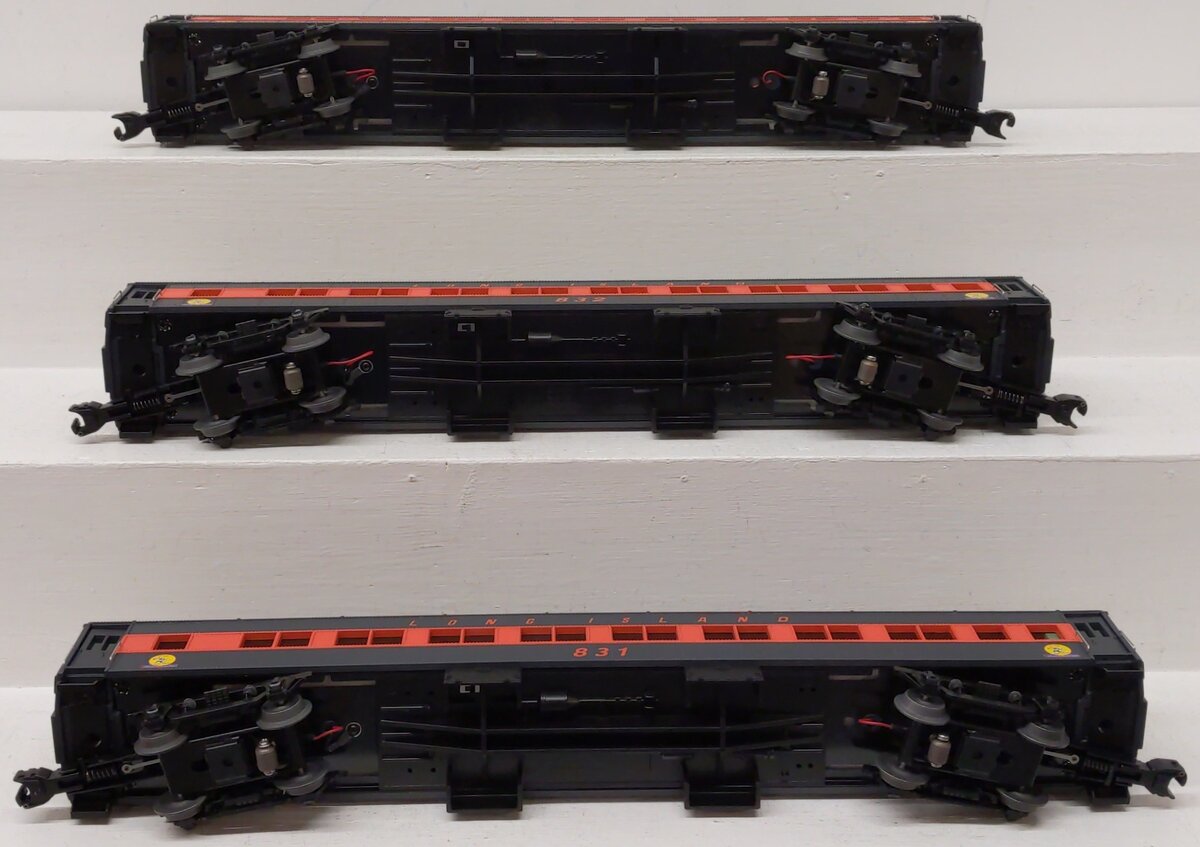 Lionel 6-15570 Long Island 18 inch Heavyweight Passenger Cars (Set of 3) EX/Box