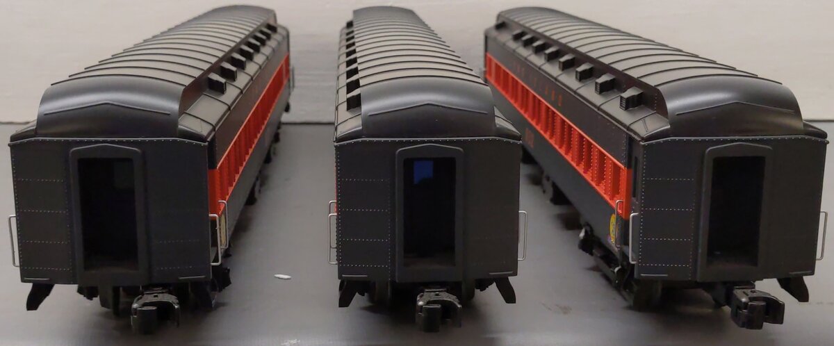 Lionel 6-15570 Long Island 18 inch Heavyweight Passenger Cars (Set of 3) EX/Box