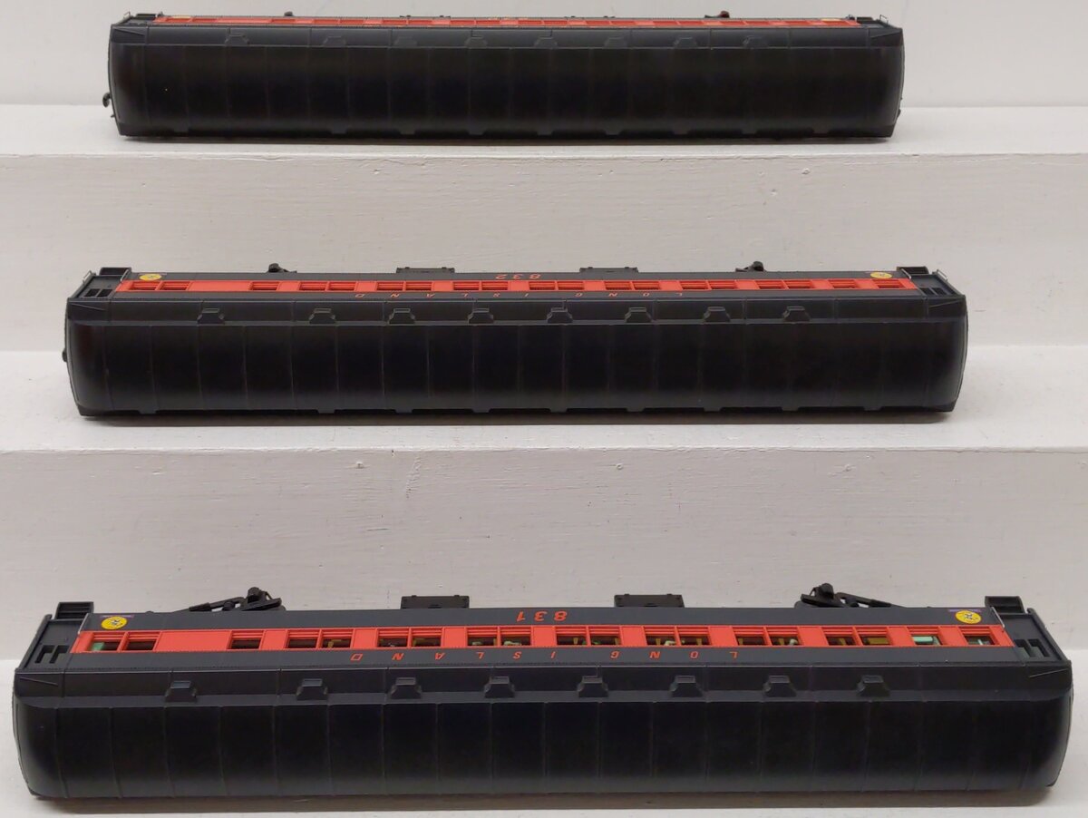 Lionel 6-15570 Long Island 18 inch Heavyweight Passenger Cars (Set of 3) EX/Box