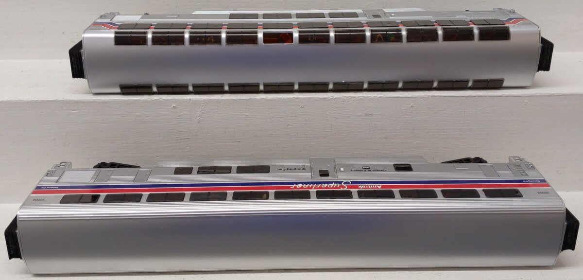 Lionel 6-15314 O Amtrak Superliner Lounge/Café & Sleeper (Set of 2) EX/Box