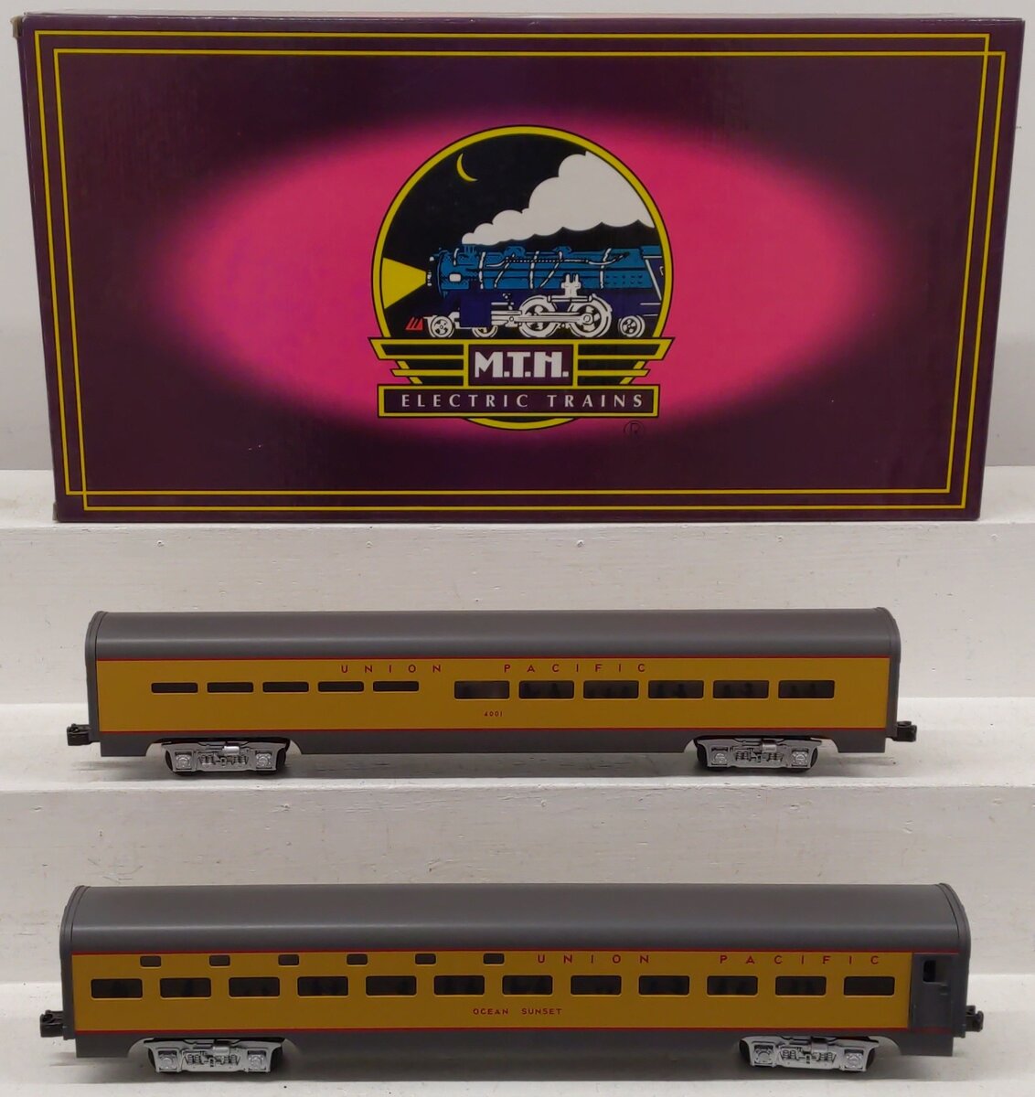 MTH 20-6606 O Gauge Union Pacific 70' Aluminum Slpr/Diner Passenger 2-Car Set LN/Box