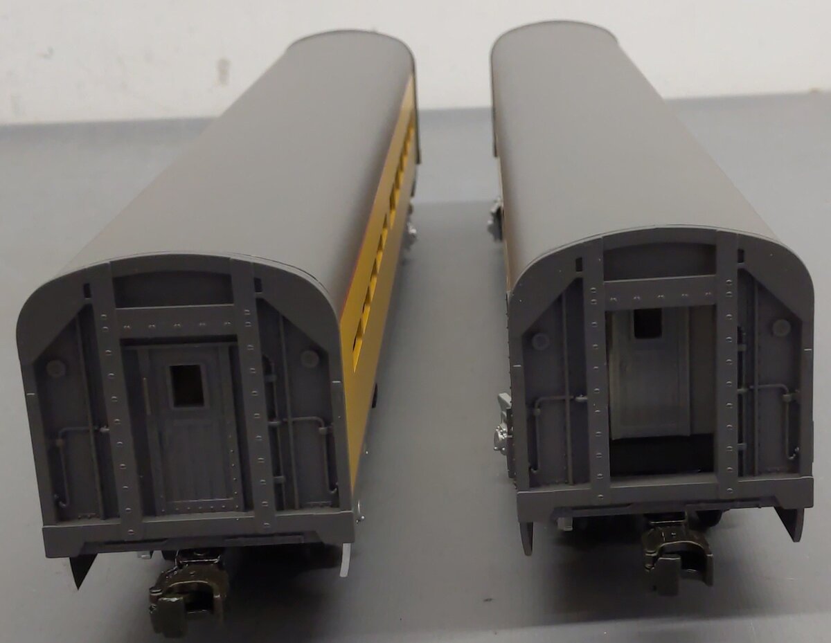 MTH 20-6606 O Gauge Union Pacific 70' Aluminum Slpr/Diner Passenger 2-Car Set LN/Box